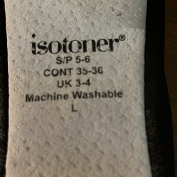 🔥NWT!Isotoner slippers Color:Black Size: SM/5-6 Soft and nice! - Picture 4 of 4